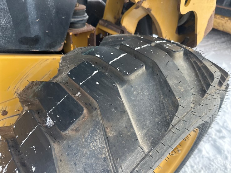 2018-caterpillar-236d-image-39