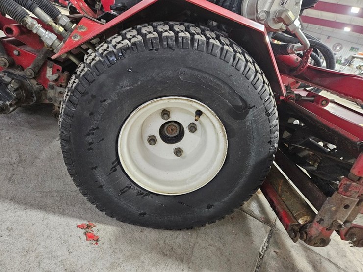 #172-•-toro-2300d-reelmaster-reel-mower-image-24