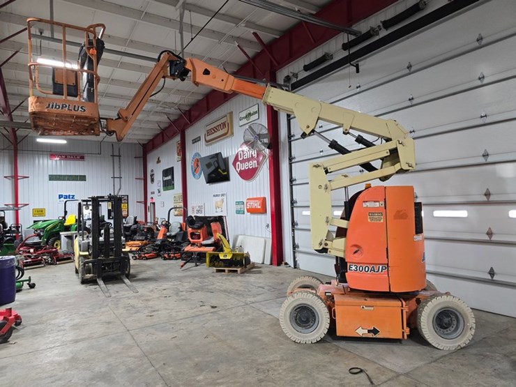 2005-jlg-e300ajp-image-20