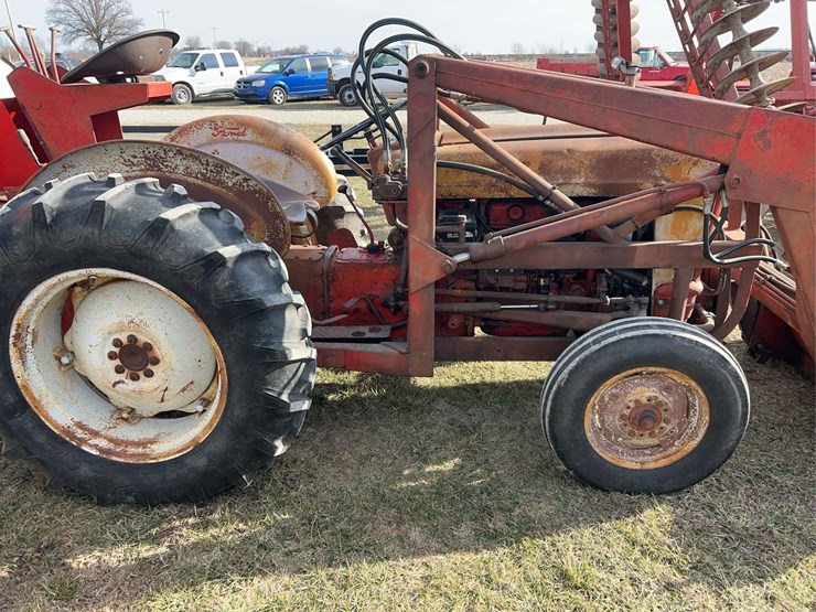 1958-ford-tractor-image-3
