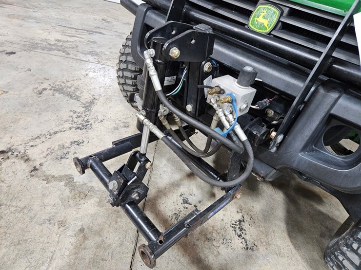 2011-john-deere-gator-image-11