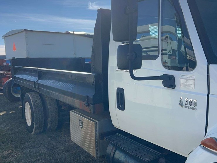 2006-international-durastar-4300-image-2