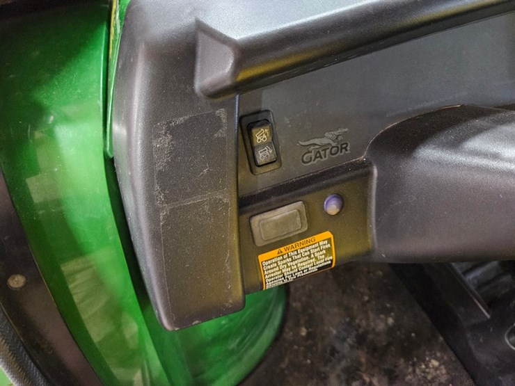 2011-john-deere-gator-image-26