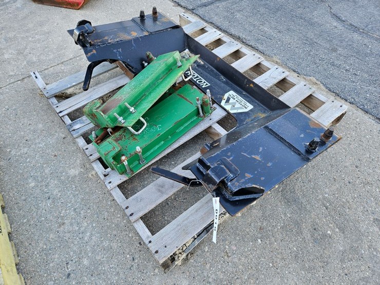 #18-•-john-deere-manual-quick-hitch-adaptor-image-3