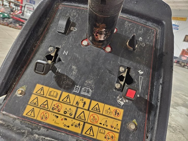 #173-•-2012-toro-5040-sand-pro-bunker-rake-image-24