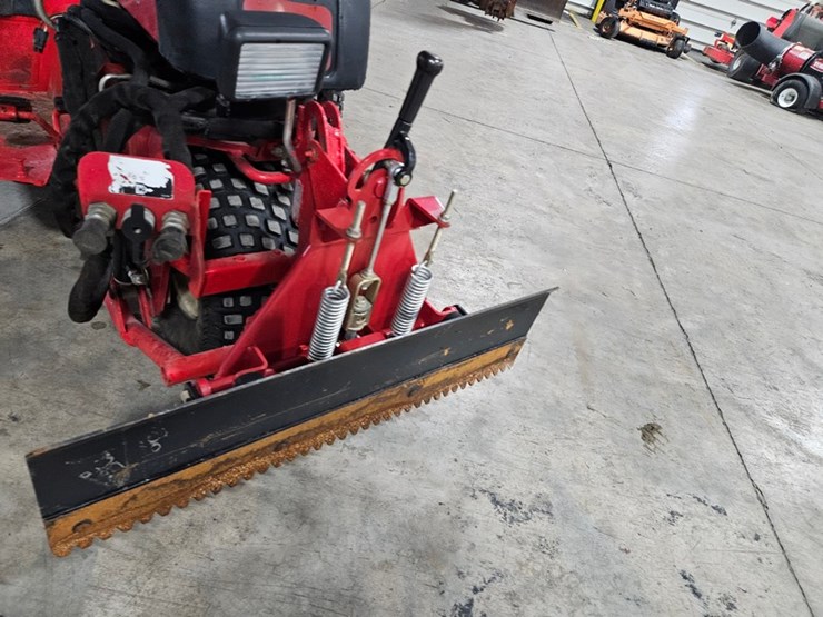 #173-•-2012-toro-5040-sand-pro-bunker-rake-image-9