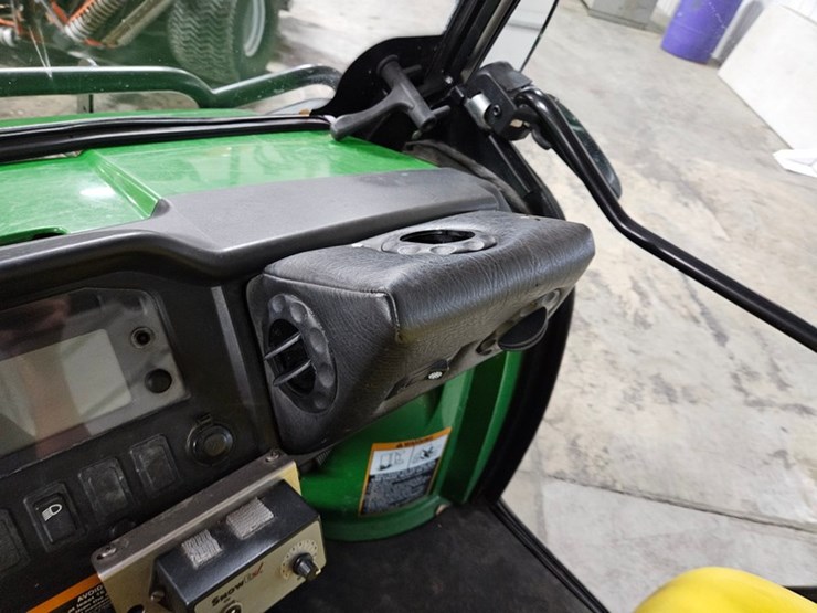 2011-john-deere-gator-image-34