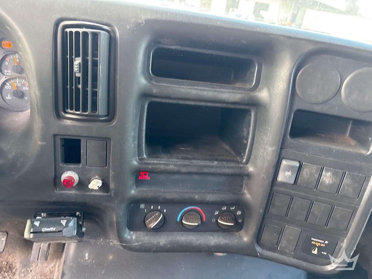 2006-gmc-c6500-crew-cab-chipper-truck-image-16