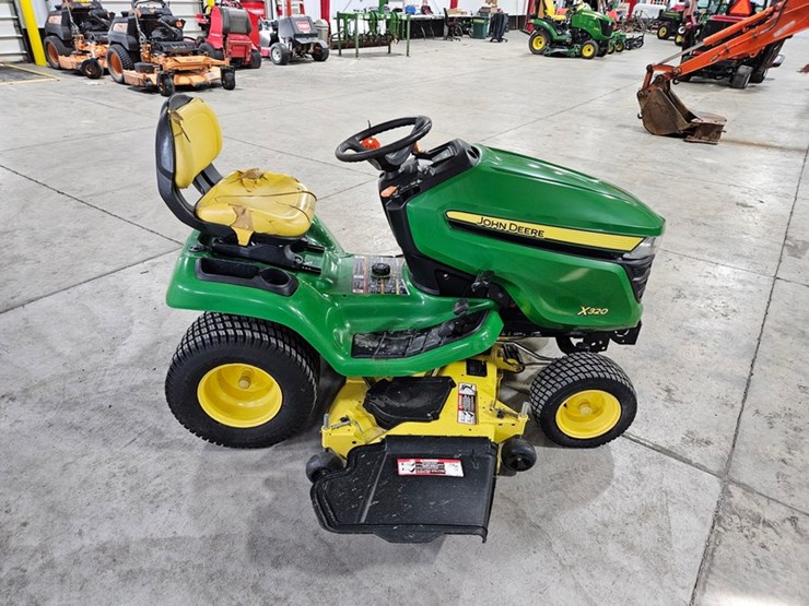 2014-john-deere-x320-image-6