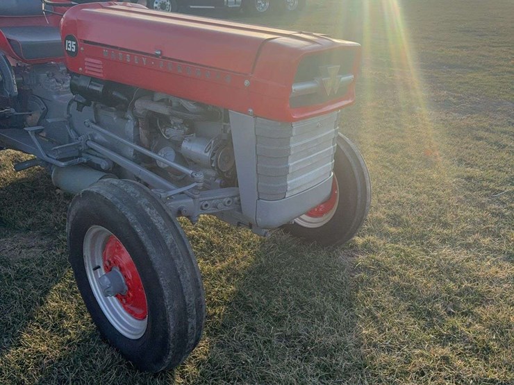 massey-ferguson-135-image-4
