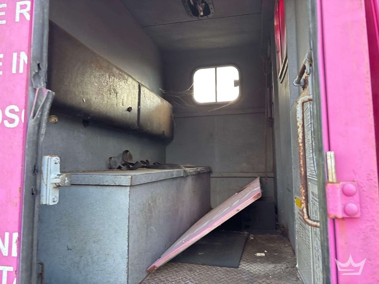 2006-gmc-c6500-crew-cab-chipper-truck-image-23