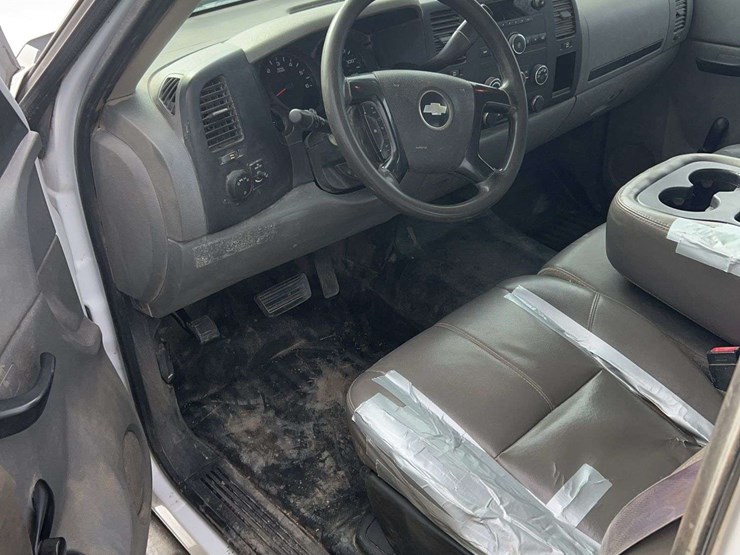 2011-chevrolet-silverado-1500-image-13