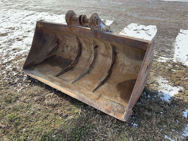 caterpillar-320-image-3