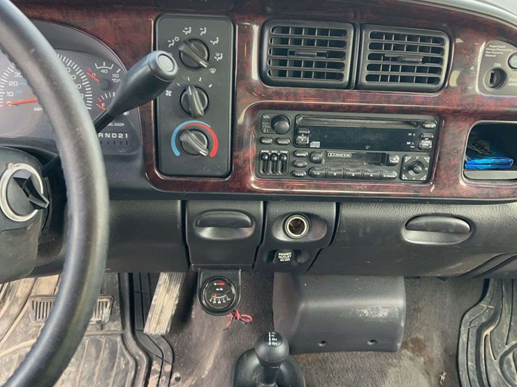 2001-dodge-2500-image-10