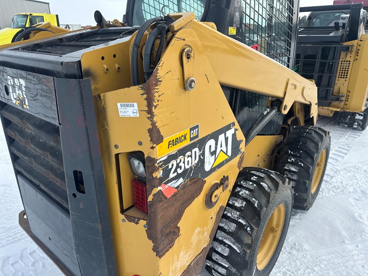 2018-caterpillar-236d-image-14