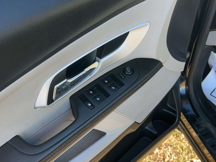 2011-chevrolet-equinox-ls-image-13