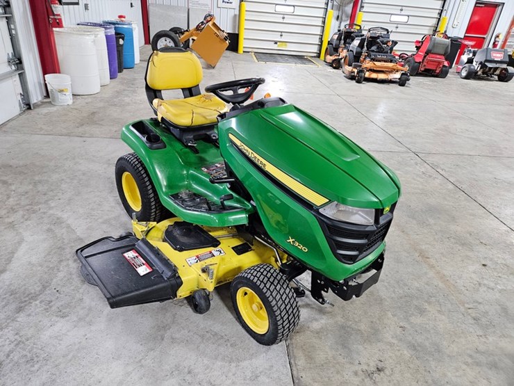 2014-john-deere-x320-image-7