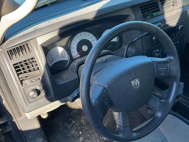 2010-dodge-dakota-image-16