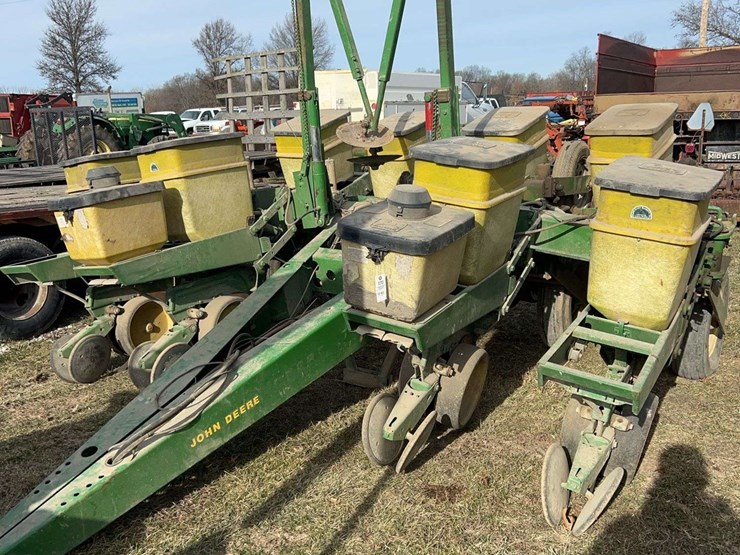 john-deere-8-image-1
