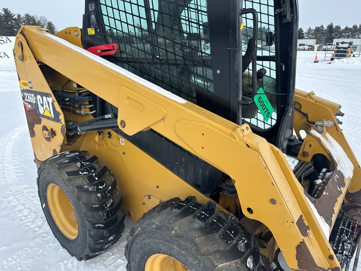 2018-caterpillar-236d-image-13