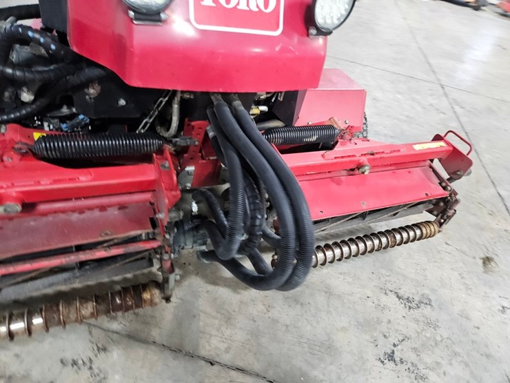 #172-•-toro-2300d-reelmaster-reel-mower-image-11