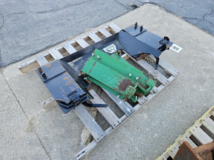 #18-•-john-deere-manual-quick-hitch-adaptor-image-1