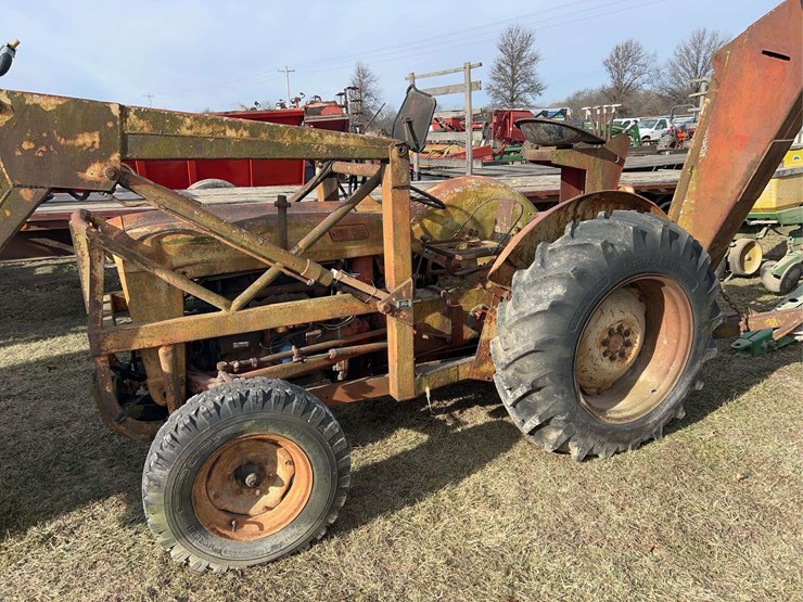 1953-ford-tractor-image-2