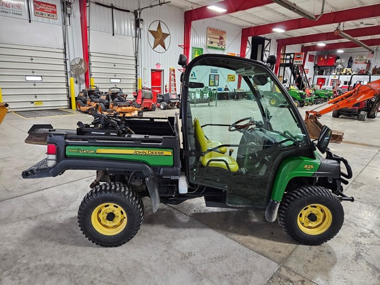 2011-john-deere-gator-image-6