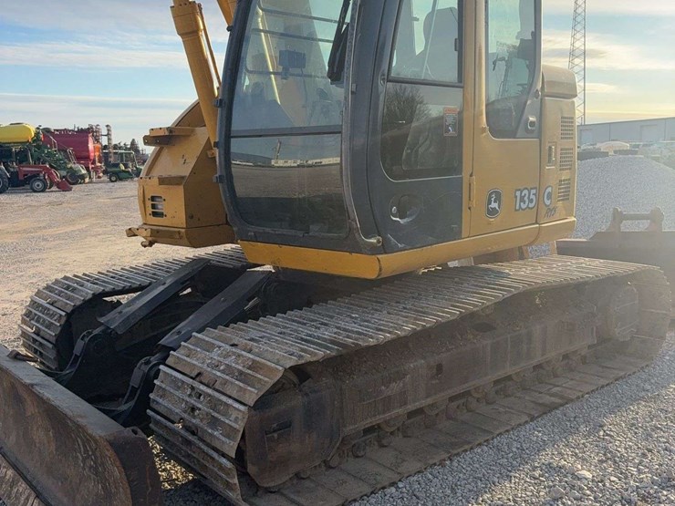 2005-john-deere-135-image-14
