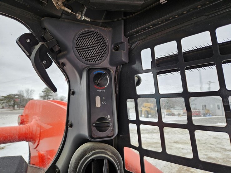 kubota-ssv75-image-18