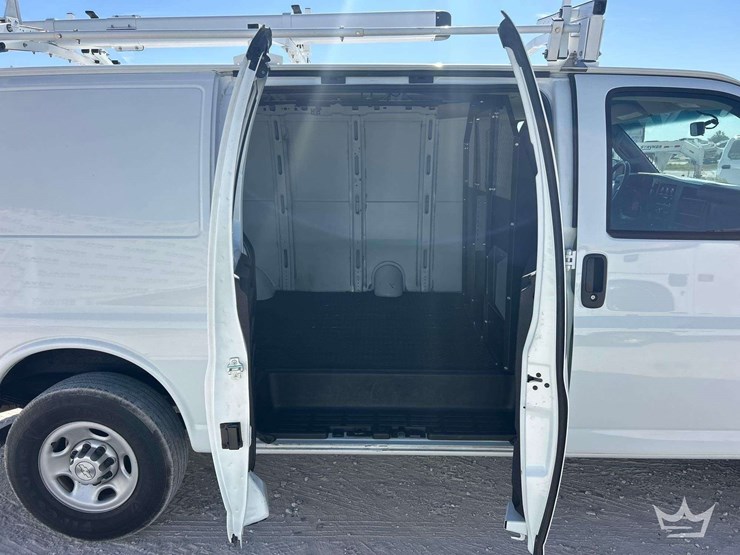 2019-chevrolet-express-2500-image-16