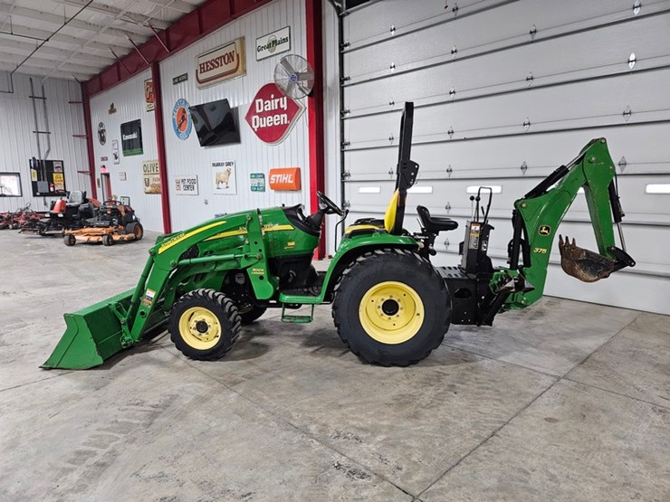 john-deere-3320-image-2