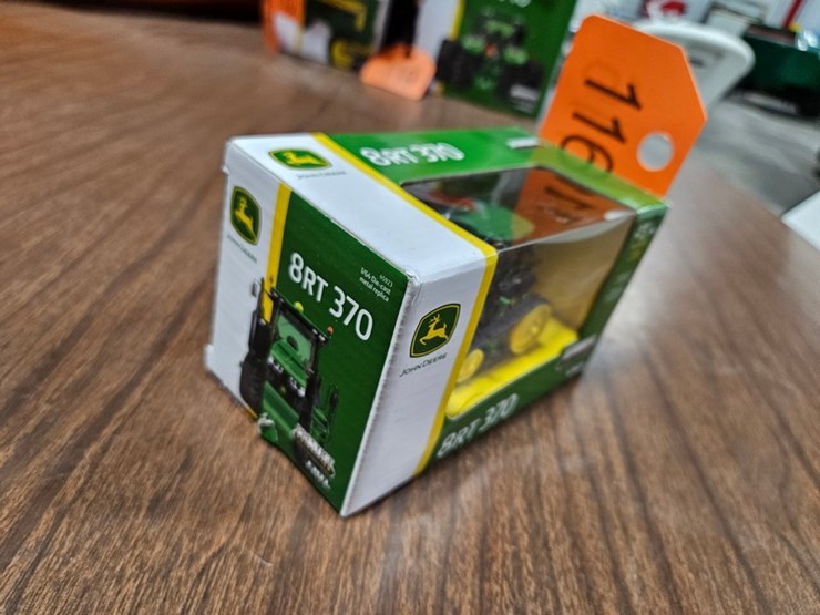 #116-•-1/64-scale-john-deere-8rt-370-image-3