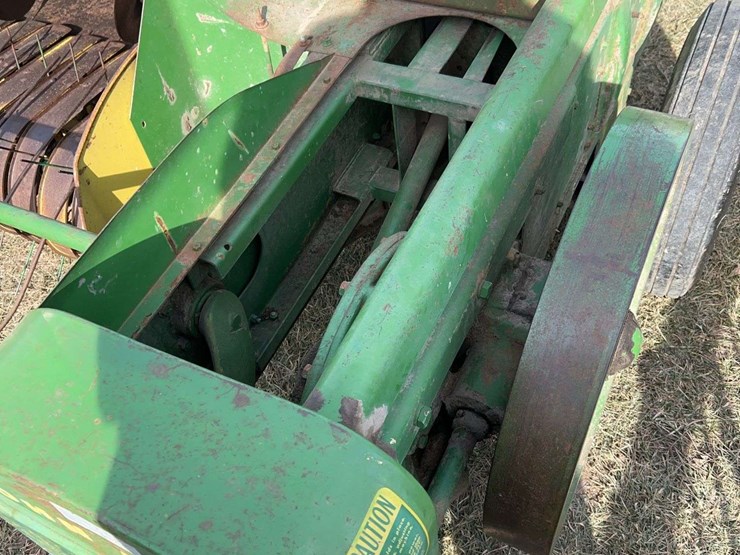 2025-john-deere-24t-image-2