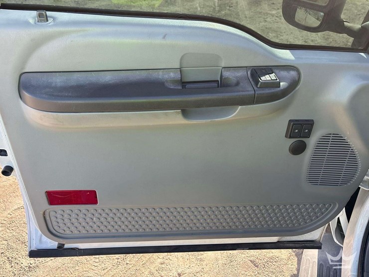 2006-ford-f350-image-17