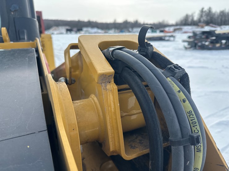 2018-caterpillar-236d-image-15