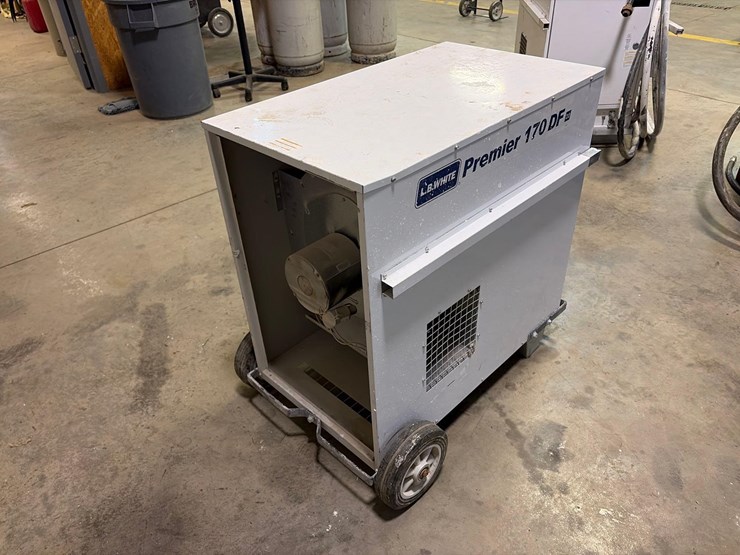 l.b.-white-premier-170-df-portable-heater-image-3