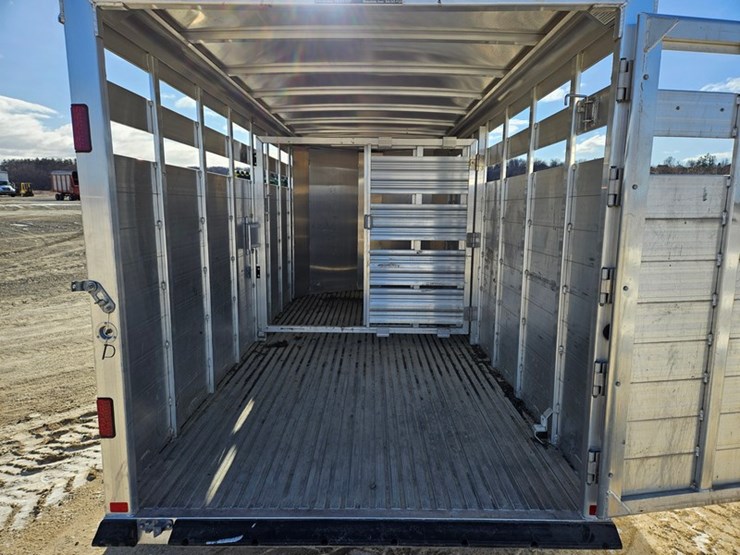 #14-•-2024-featherlite-18'-aluminum-stock-trailer-image-10