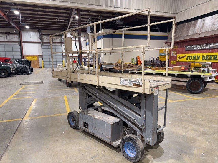 stratolift-krx20-scissor-lift-image-2