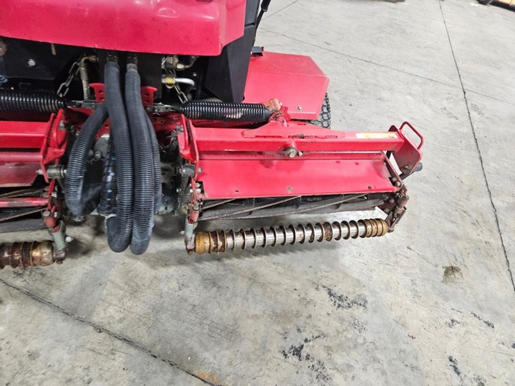 #172-•-toro-2300d-reelmaster-reel-mower-image-10