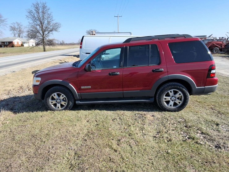 2006-ford-explorer-image-2