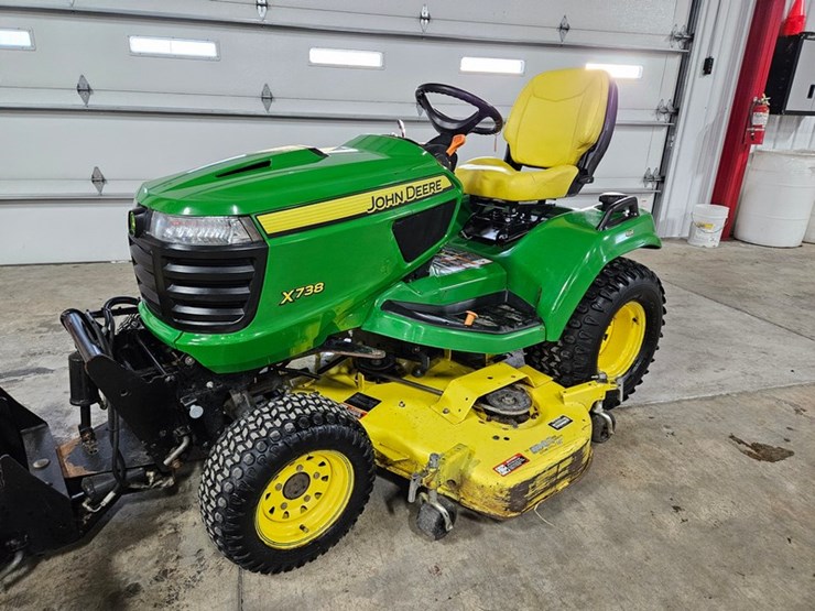 john-deere-x738-image-1