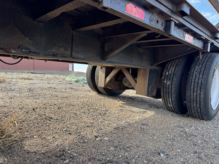 1990-fontaine-48'+-hay-trailer-(30-bales)-image-11