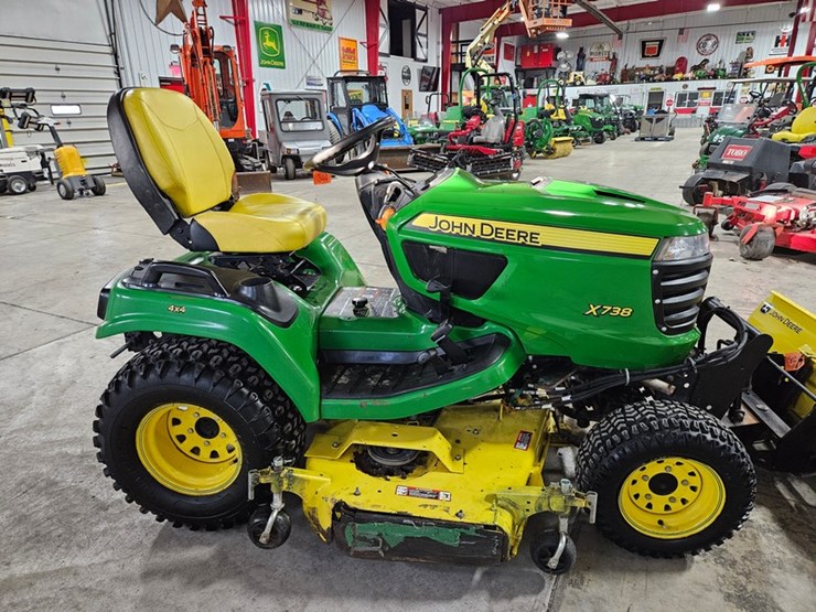 john-deere-x738-image-6