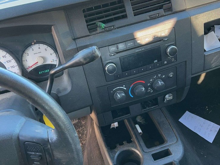 2010-dodge-dakota-image-17