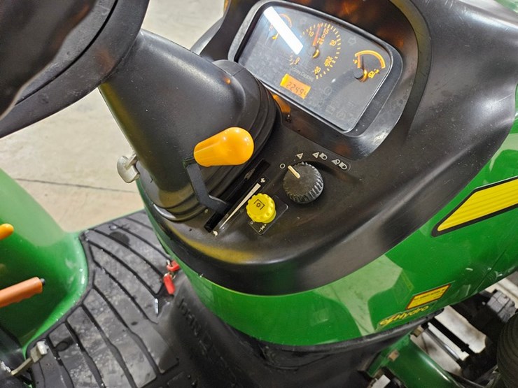 john-deere-3320-image-20