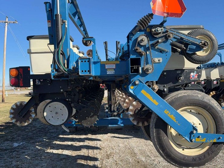 2004-kinze-3650-image-11