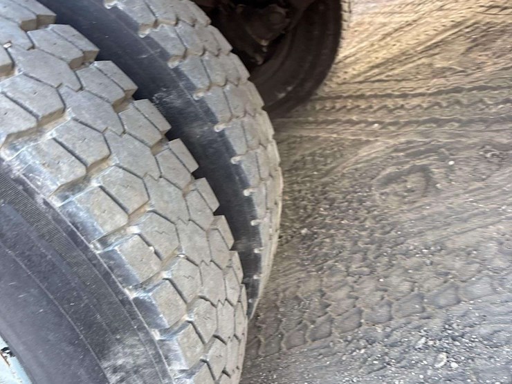 2006-gmc-c6500-crew-cab-chipper-truck-image-28