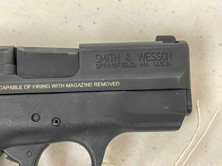 smith-&-wesson-pistol-image-2
