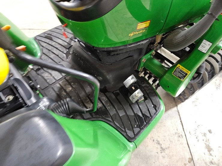 john-deere-3320-image-16